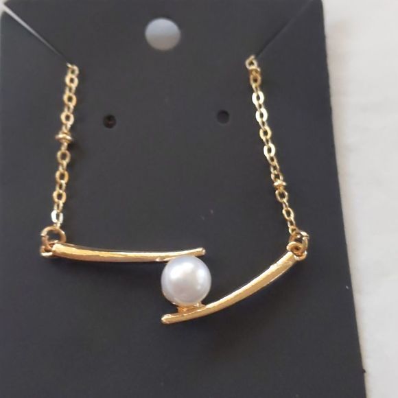 Gold Faux Pearl Necklace - Picture 1 of 4
